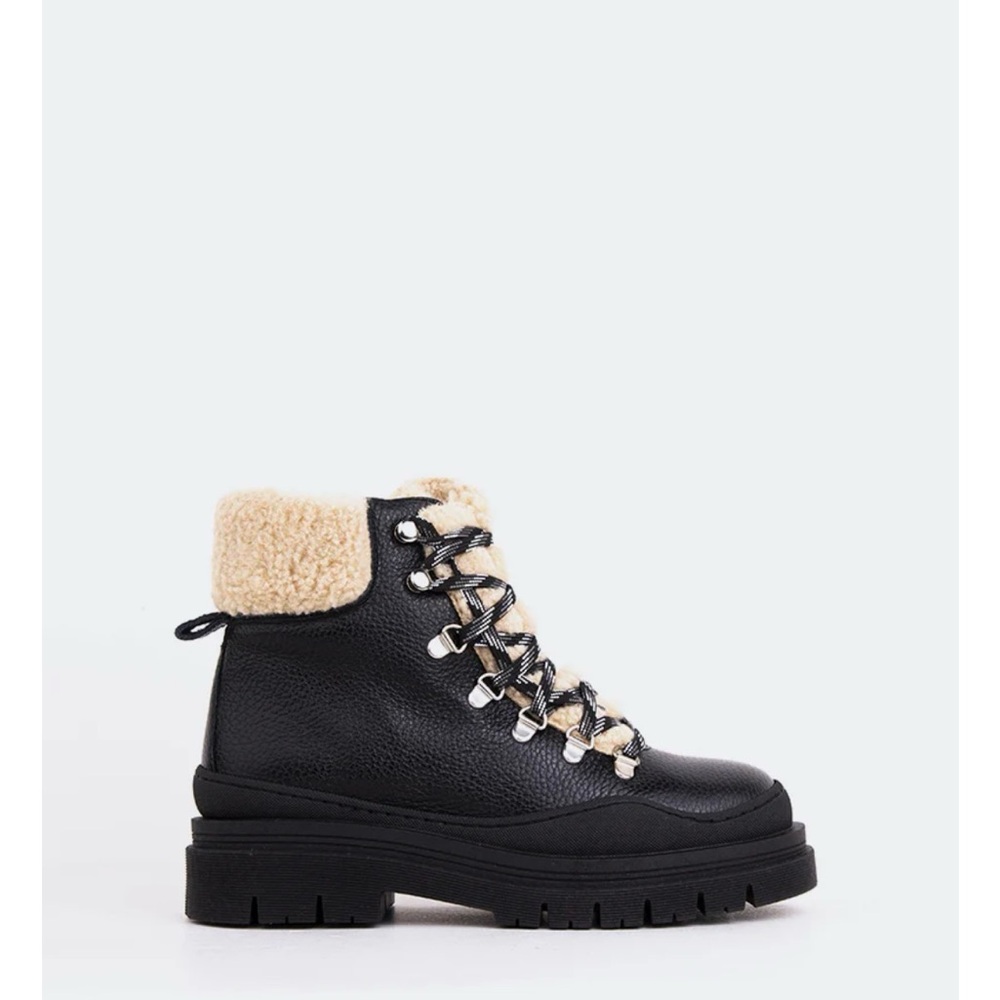 L'INTERVALLE Black Leather Boots made in Spain
